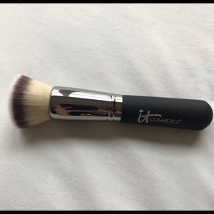 ✨Brand New✨ It Cosmetics Flat Top Foundation Brush